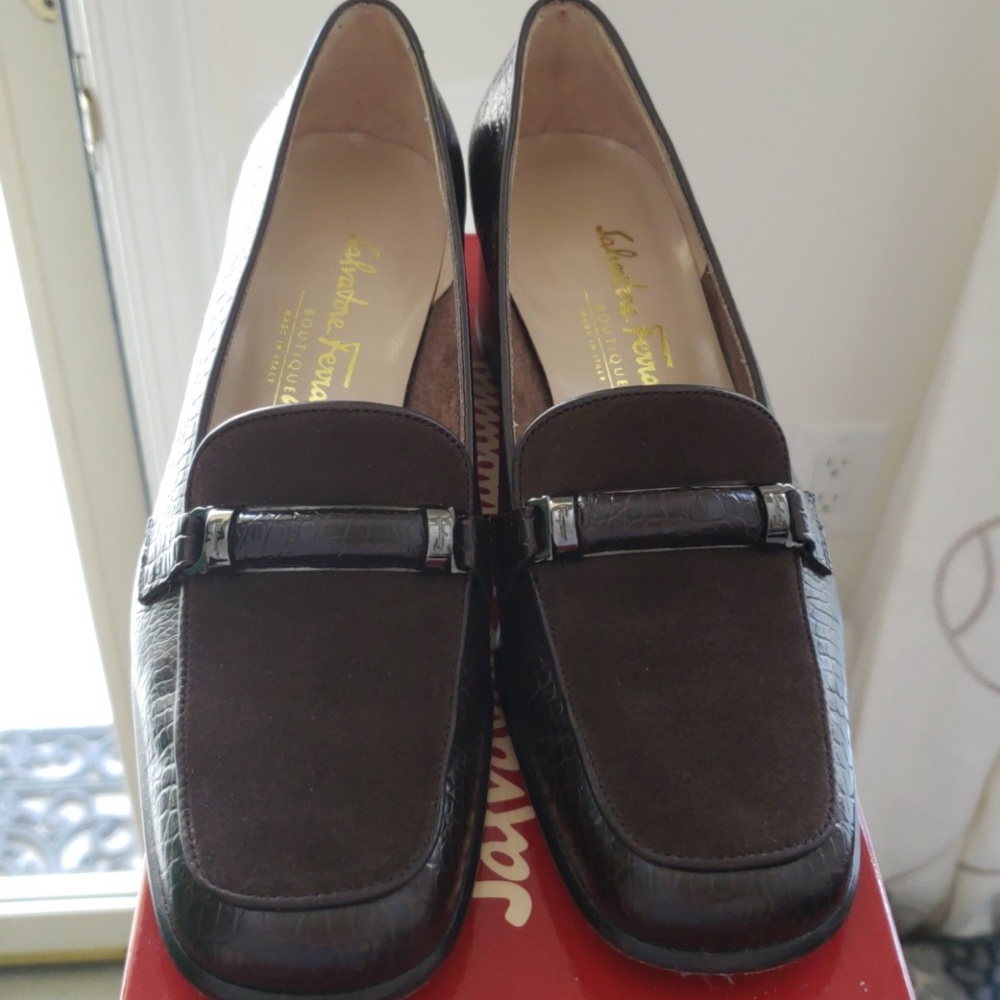 Excellent condition ferragamo heels